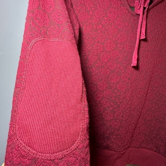 Floral Lace red Women's Top, medium - Picture 4 of 6